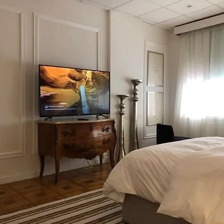 Elegant In The Heart Of Apartment *